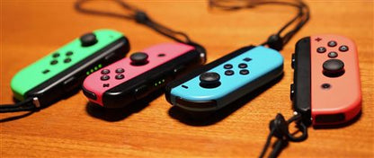 Console Nintendo Switch • Bleu Néon & Rouge Néon